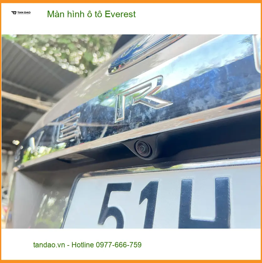 Anh Lâm nâng cấp màn hình ô tô Everest tại Quận 9 chuẩn bị cho chuyến đi xa cuối tuần
