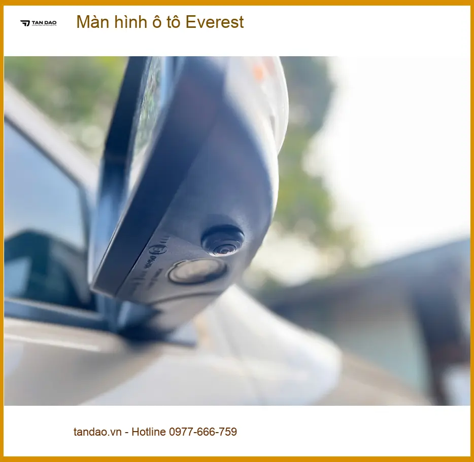 Chú Long nâng cấp màn hình ô tô cho Ford Everest tại Quận 12 để xem bản đồ rõ hơn