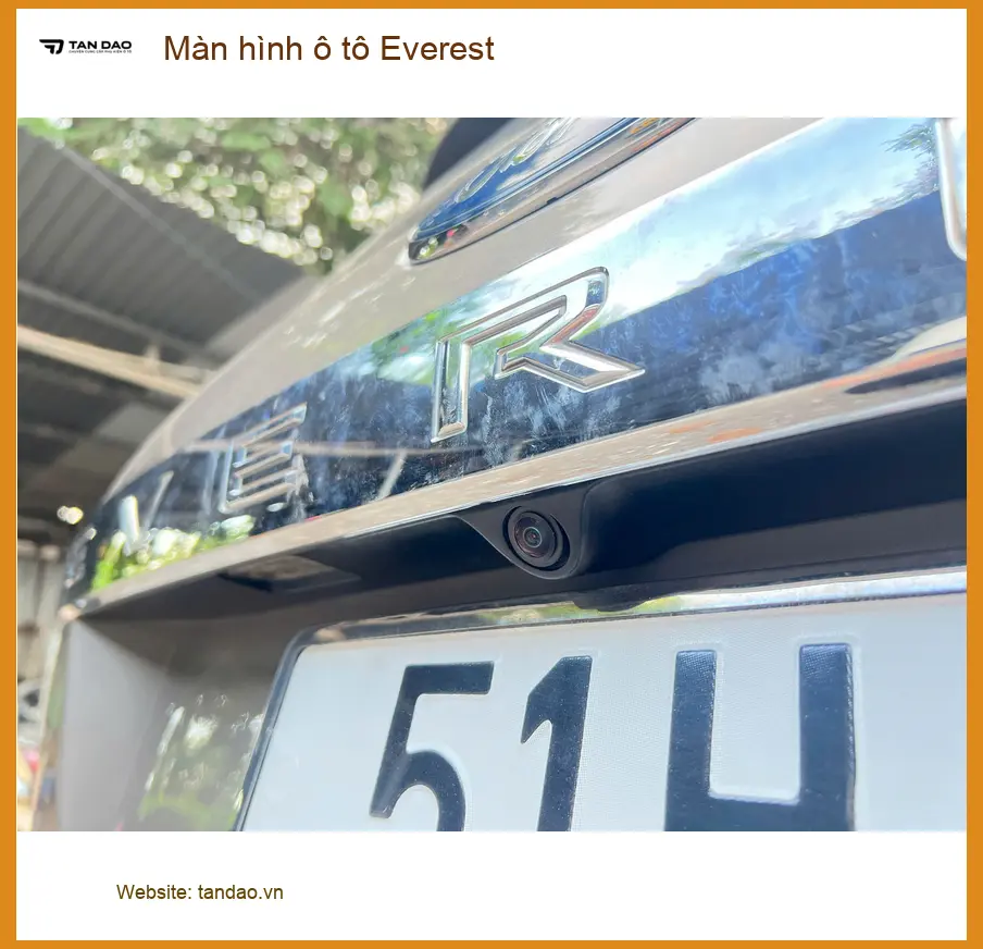 Anh Minh nâng cấp màn hình ô tô Everest vì màn zin chậm, thiếu tính năng tại Nhà Bè