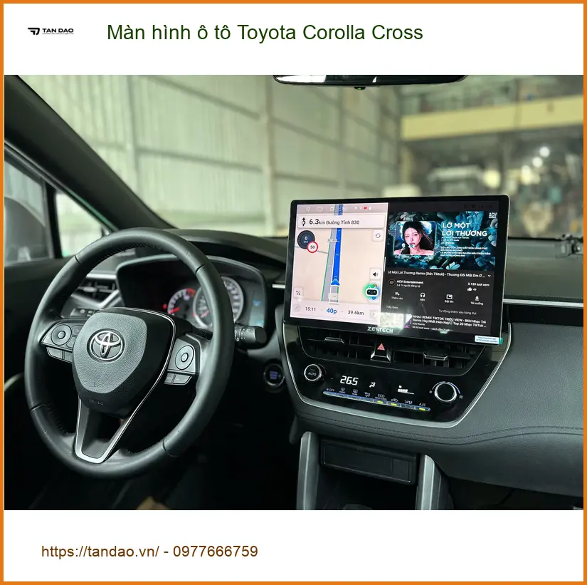 Anh Quang lắp màn hình ô tô Toyota Corolla Cross tại Quận 12 vì màn hình cũ bị giật lag ảnh thực tế 2