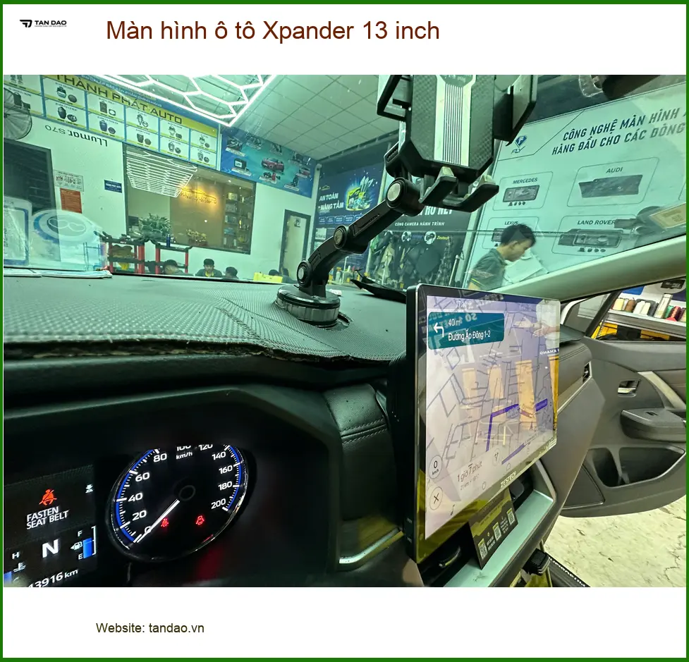 Anh Quang lắp màn hình ô tô Xpander 13 inch tại Cần Giờ tiện đường đi làm ảnh thực tế 3