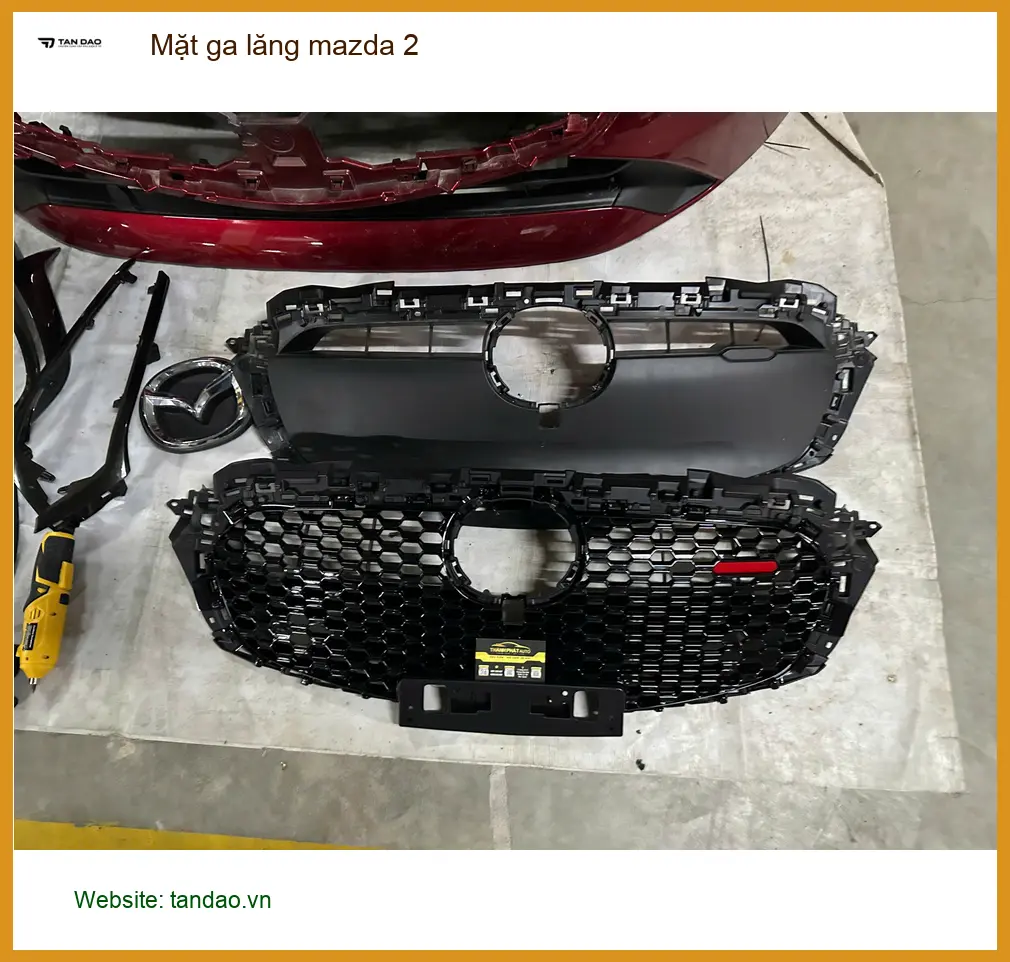 Chú Phước độ Mặt ga lăng Mazda 2 tại Quận 5 vì ga lăng cũ bị bạc màu ảnh thực tế 2