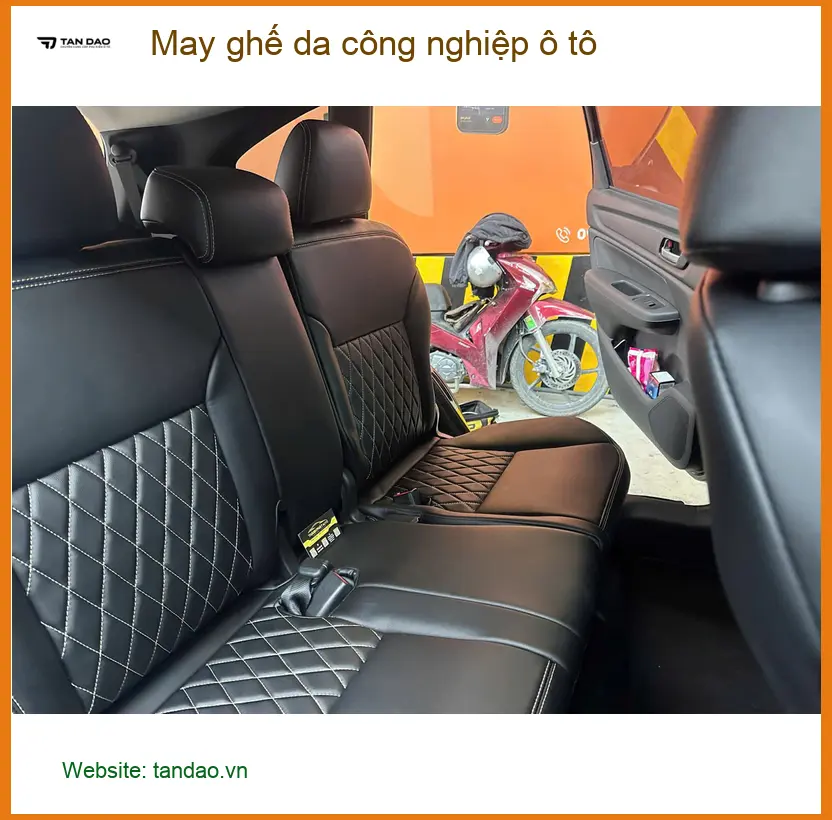 Anh Huy may ghế da công nghiệp ô tô Hyundai Creta tại Quận 9 để xe sang trọng hơn ảnh thực tế 2