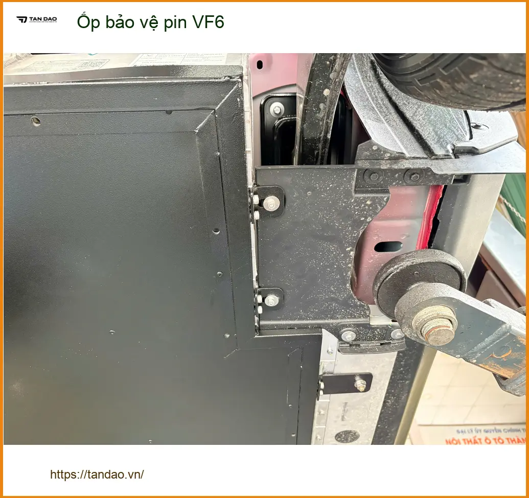 Anh Đức Tùng lắp Ốp bảo vệ pin VF6 tại Hóc Môn để bảo vệ pin xe hiệu quả ảnh thực tế 4