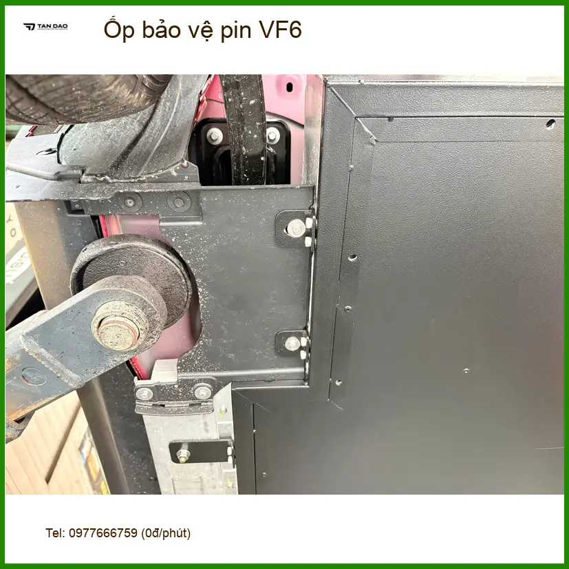 Chị Thảo lắp ốp bảo vệ pin VinFast VF6 tại Quận 6 để tránh va đập ảnh thực tế 3