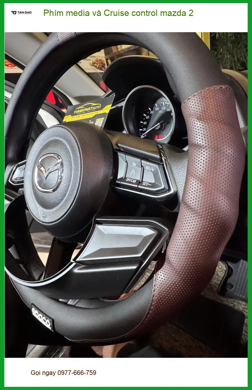 Anh Minh lắp phím media và Cruise control Mazda 2 Quận Bình Thạnh để tiện lợi hơn khi di chuyển ảnh thực tế 2