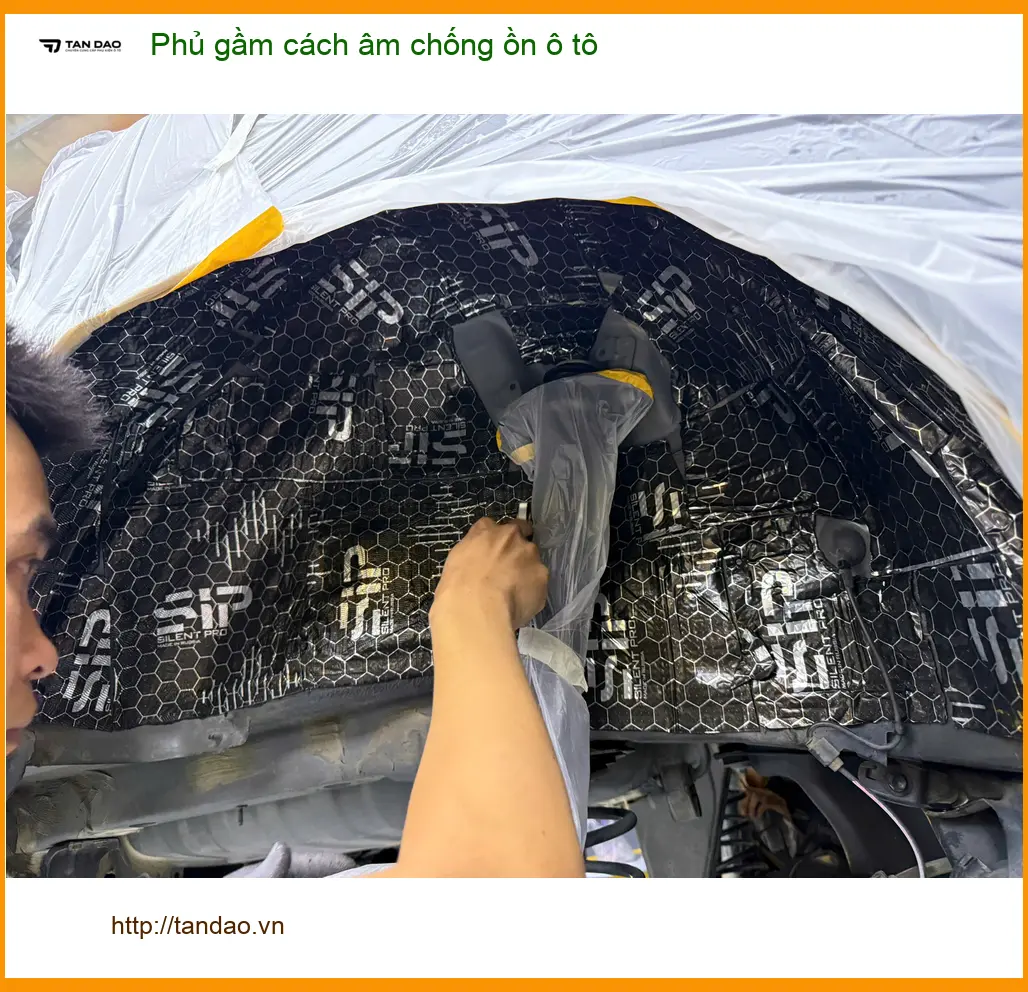 Anh Quang phủ gầm cách âm chống ồn ô tô Hyundai Creta ở Quận 2 ảnh thực tế 3