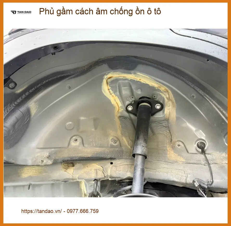Anh Bách phủ gầm cách âm chống ồn Hyundai Accent tại Hóc Môn vì xe đi xa nhiều ảnh thực tế 2