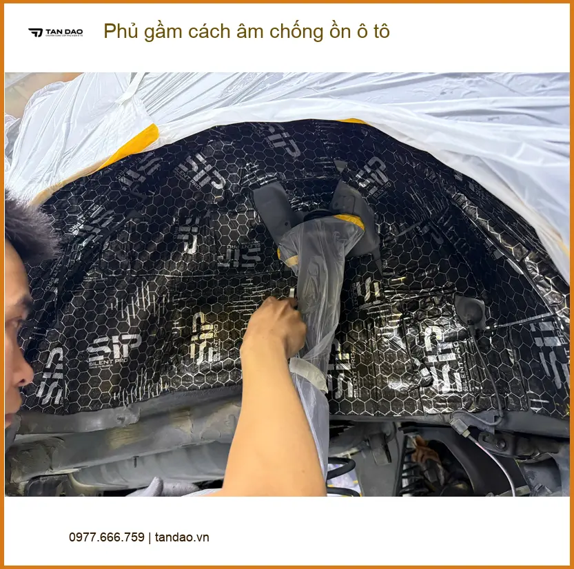 Anh Bách phủ gầm cách âm chống ồn Hyundai Accent tại Hóc Môn vì xe đi xa nhiều ảnh thực tế 5