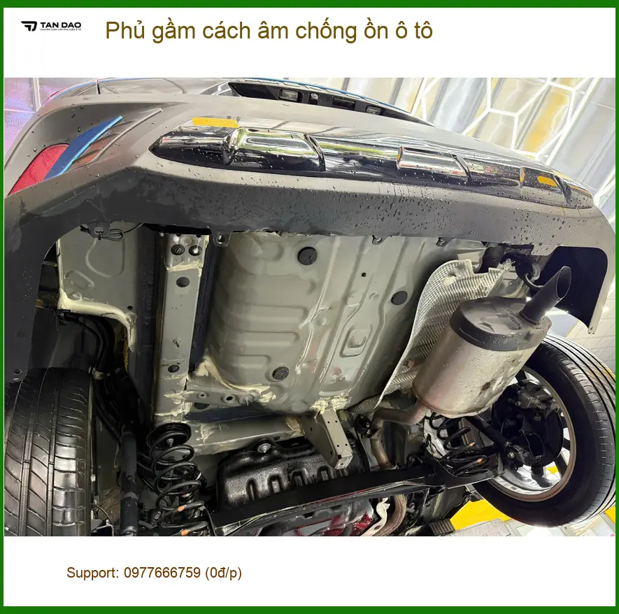 Chú Hùng phủ gầm cách âm chống ồn xe Mazda 3 tại Nhà Bè để yên tĩnh hơn