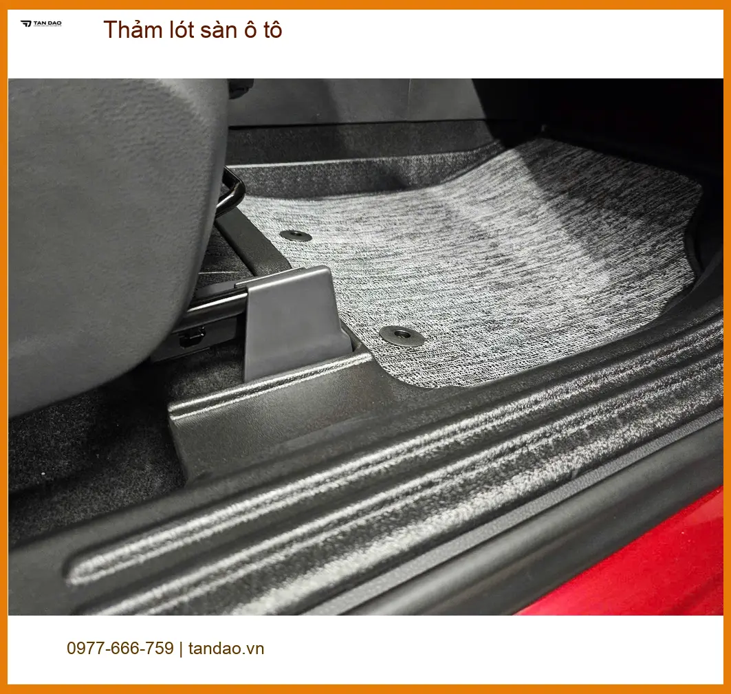 Chị Hằng thay thảm lót sàn ô tô Mazda 3 ở Bình Chánh vì thảm cũ bám bụi khó vệ sinh ảnh thực tế 3