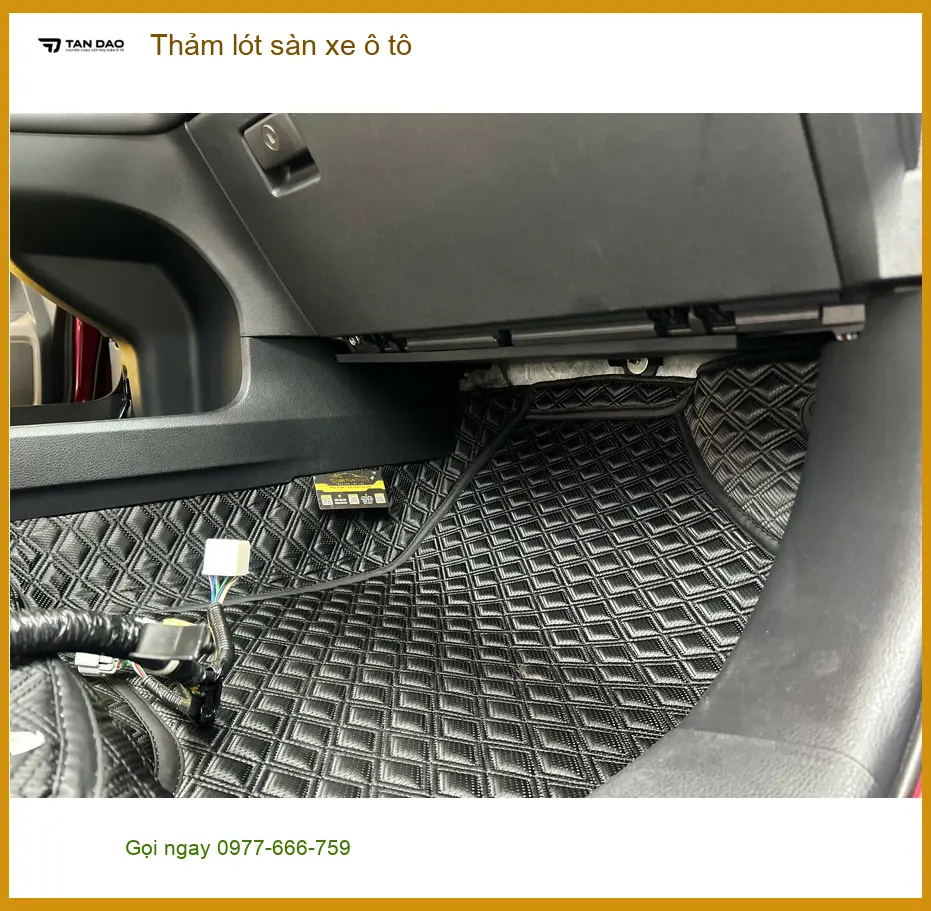 Chị Thư thay thảm lót sàn xe ô tô cho Hyundai Creta tại Quận 2 vì thảm cũ thấm nước gây mùi