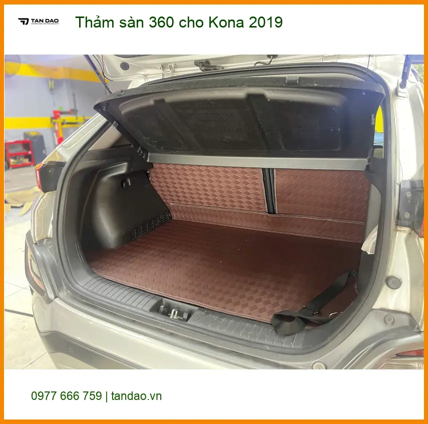Anh Cường lắp thảm sàn 360 cho Hyundai Kona 2019 để giữ sạch nội thất xe tại Quận 6