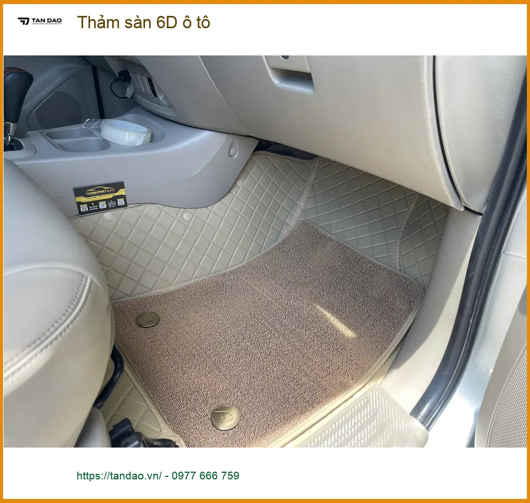 Chú Minh bọc thảm sàn 6D ô tô cho Hyundai Santa Fe ở Quận Tân Bình vì thảm zin bị cũ, khó vệ sinh