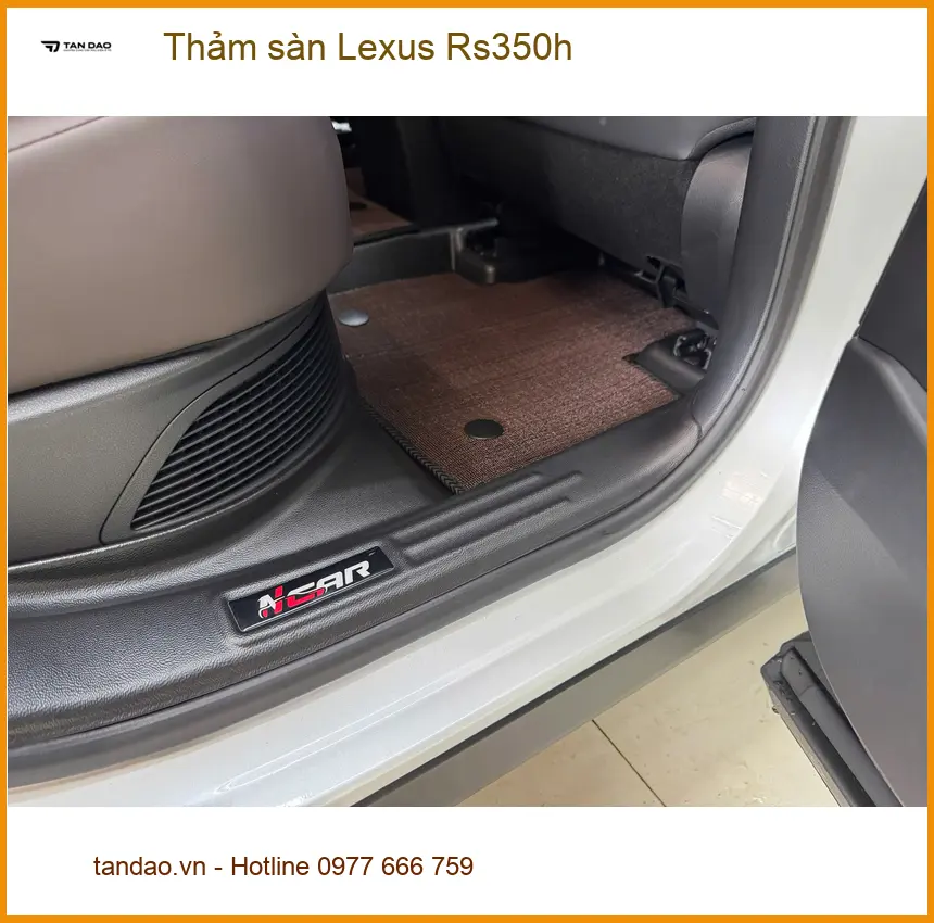 Anh Nhật thay thảm sàn Lexus RS350h tại Cần Giờ vì thảm cũ đã sờn rách