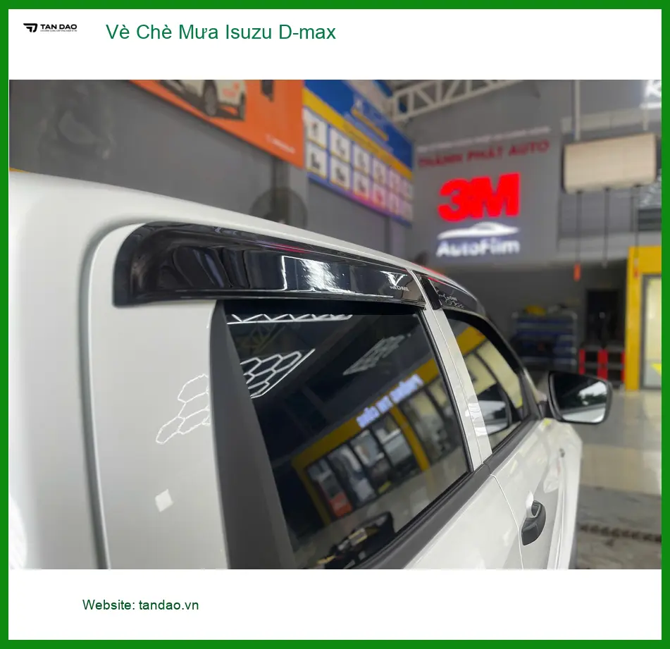 Anh Minh lắp Vè Chè Mưa Isuzu D-max tại Quận 12 tránh nước hắt vào ảnh thực tế 3