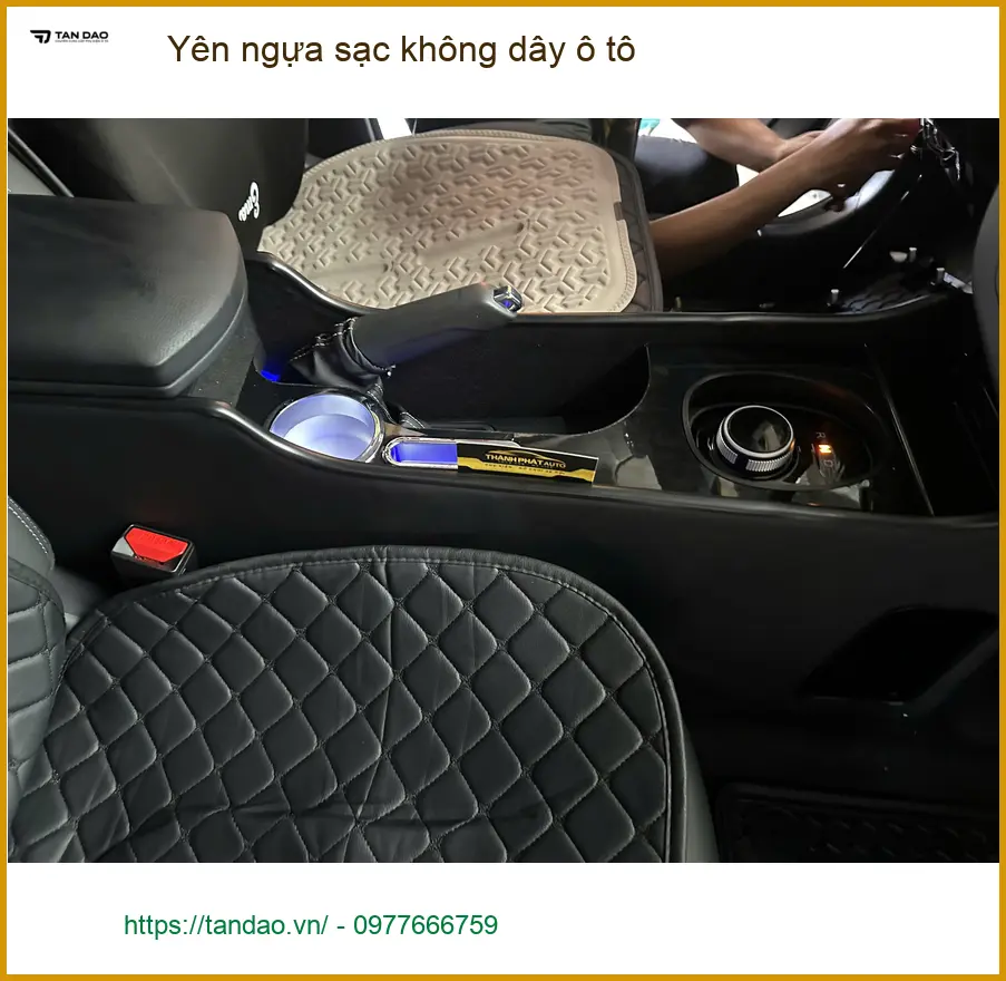 Anh Khải lắp yên ngựa sạc không dây ô tô Honda HR-V tại Quận 9 để tiện sạc điện thoại ảnh thực tế 4