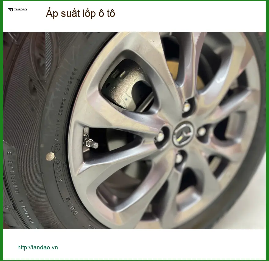 Chú Minh lắp cảm biến áp suất lốp ô tô Honda CR-V tại Quận 9 an toàn đường dài ảnh thực tế 3