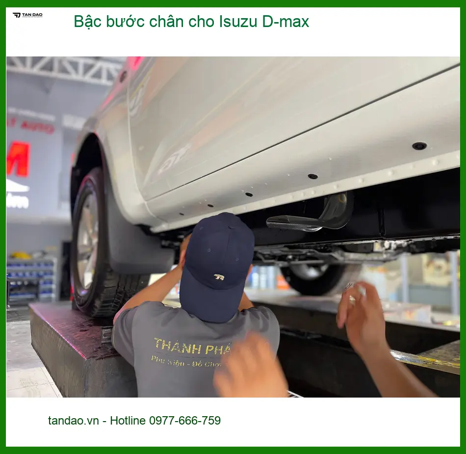 Anh Khải lắp bậc bước chân Isuzu D-max Quận 11 để tiện lên xuống xe cho gia đình ảnh thực tế 2