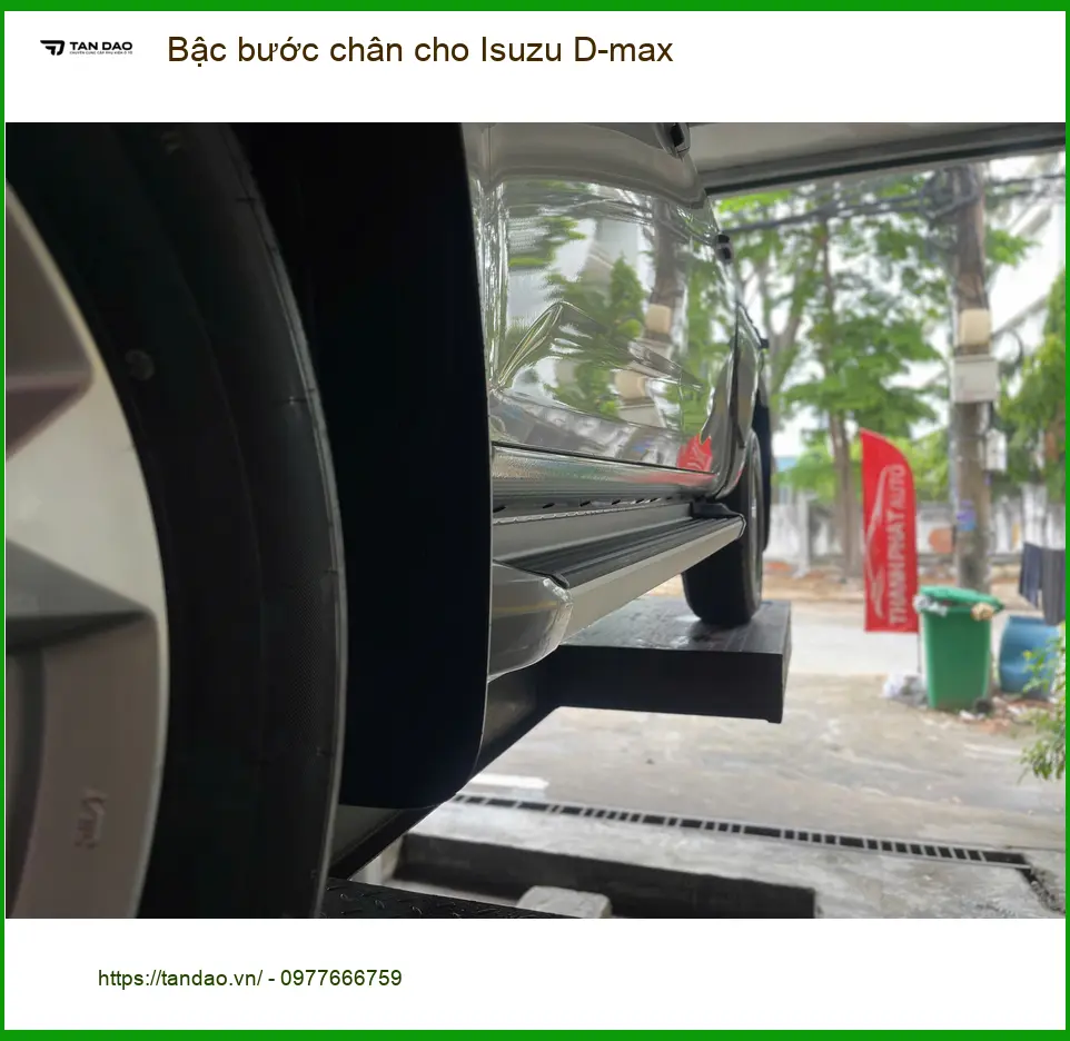 Anh Quang lắp bậc bước chân cho Isuzu D-max để tiện lên xuống xe tại Quận Tân Bình ảnh thực tế 2