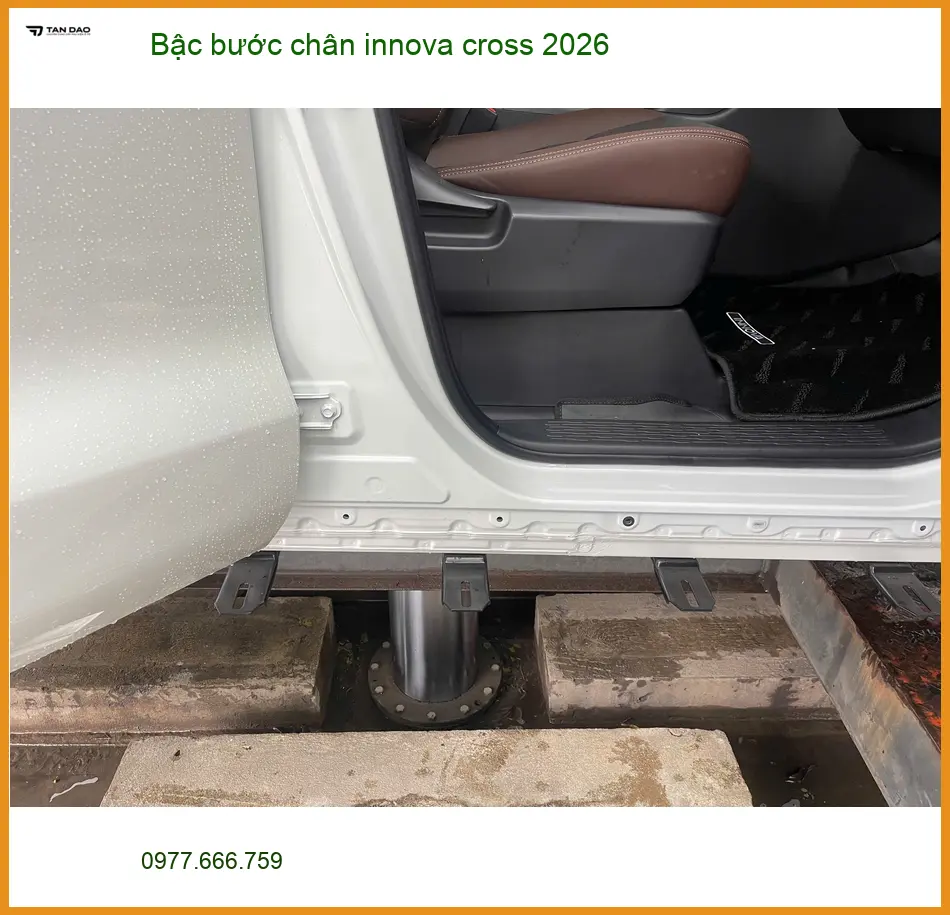 Anh Minh Lắp Bậc Bước Chân Toyota Innova Cross 2026 tại Quận Bình Chánh để tiện lên xuống
