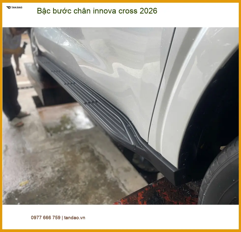 Anh Minh Lắp Bậc Bước Chân Toyota Innova Cross 2026 tại Quận Bình Chánh để tiện lên xuống ảnh thực tế 3