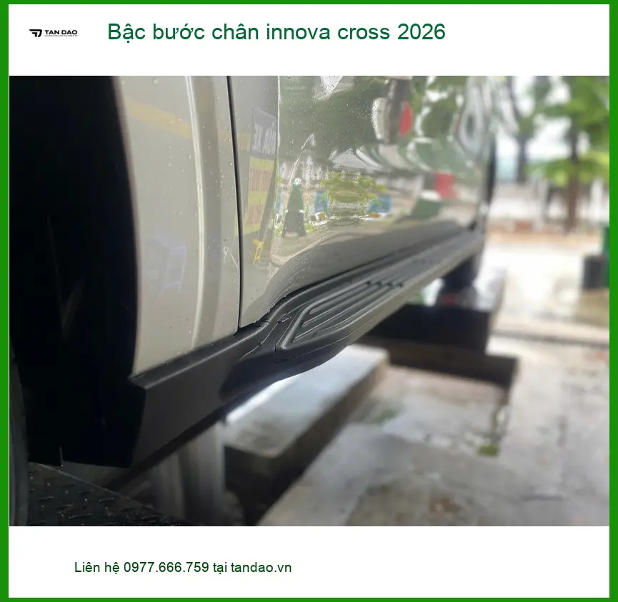 Anh Bình lắp bậc bước chân Innova Cross 2026 Quận 9, xe thêm mạnh mẽ ảnh thực tế 2