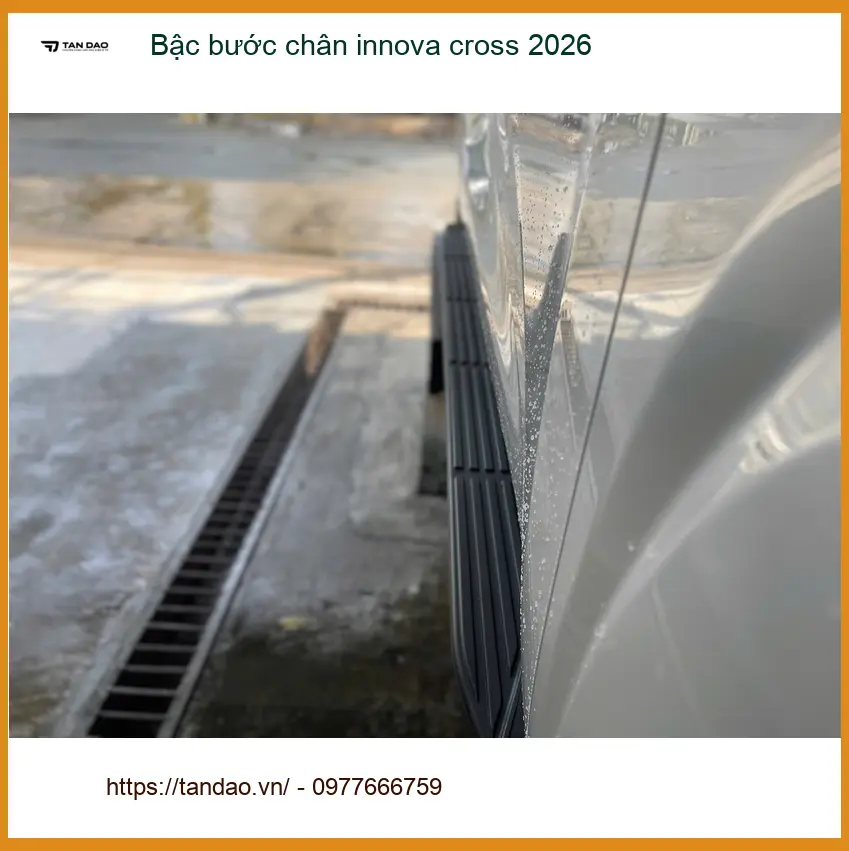 Anh Bình lắp bậc bước chân Innova Cross 2026 Quận 9, xe thêm mạnh mẽ ảnh thực tế 5