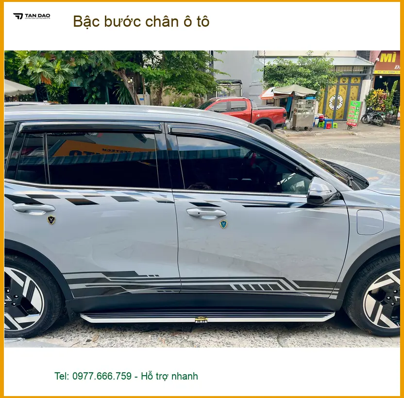 Anh Quang lắp bậc bước chân ô tô Hyundai Santa Fe tại Quận 6 để tiện cho gia đình