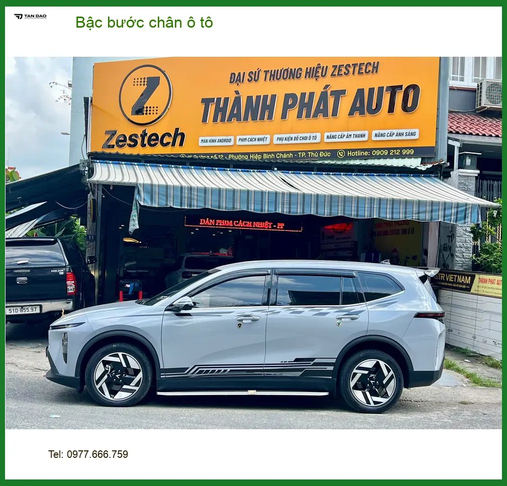 Chị Lan Anh lắp bậc bước chân ô tô cho Honda CR-V tại Quận 1 để thuận tiện di chuyển