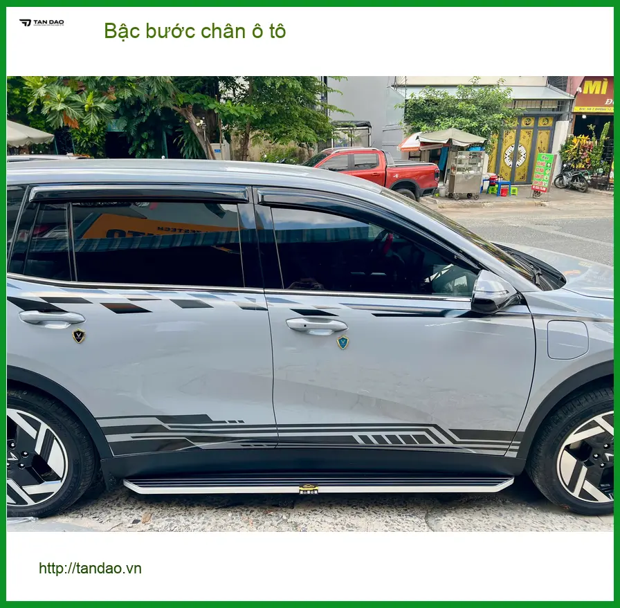 Chị Lan Anh lắp bậc bước chân ô tô cho Honda CR-V tại Quận 1 để thuận tiện di chuyển ảnh thực tế 3