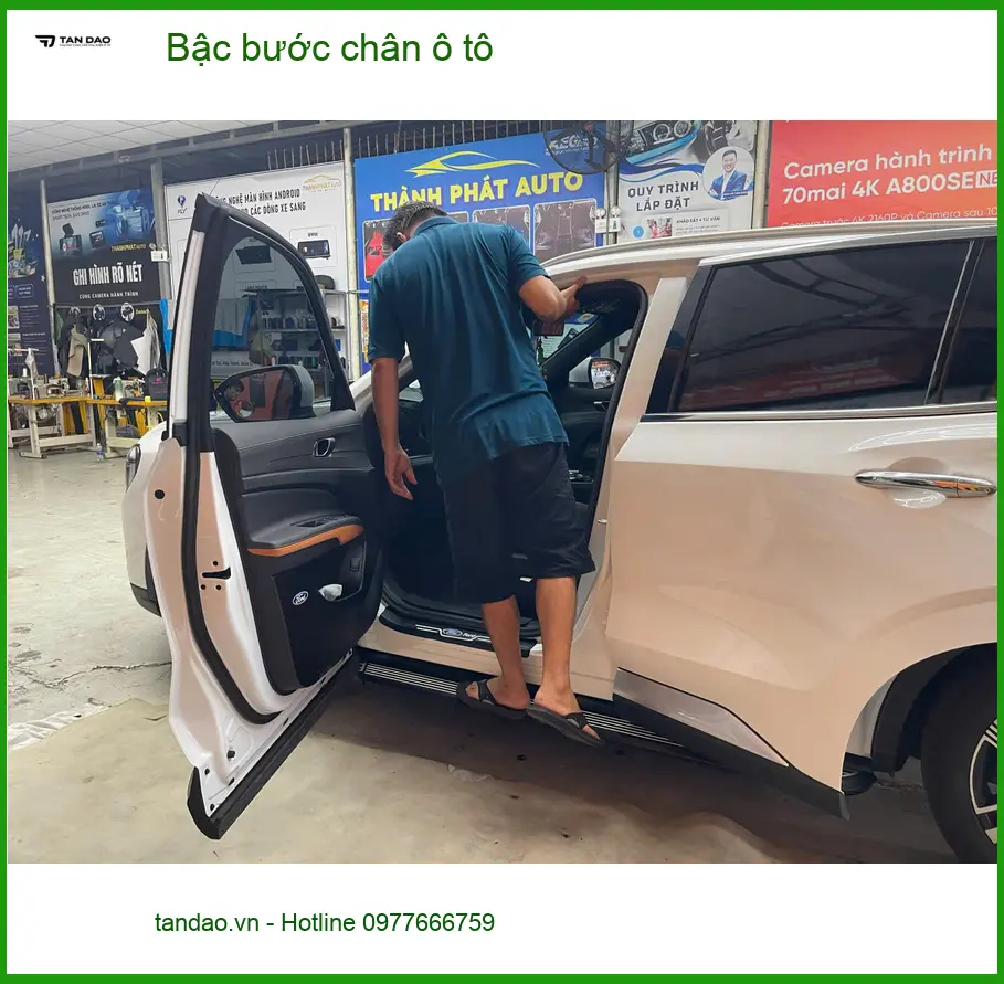 Chị Thảo lắp bậc bước chân ô tô Honda CR-V tại Quận Thủ Đức để tiện lên xuống xe ảnh thực tế 4