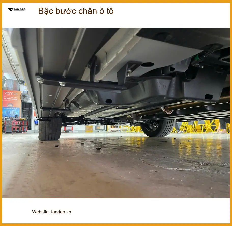 Chị Thảo lắp bậc bước chân ô tô Honda CR-V tại Quận Thủ Đức để tiện lên xuống xe ảnh thực tế 5