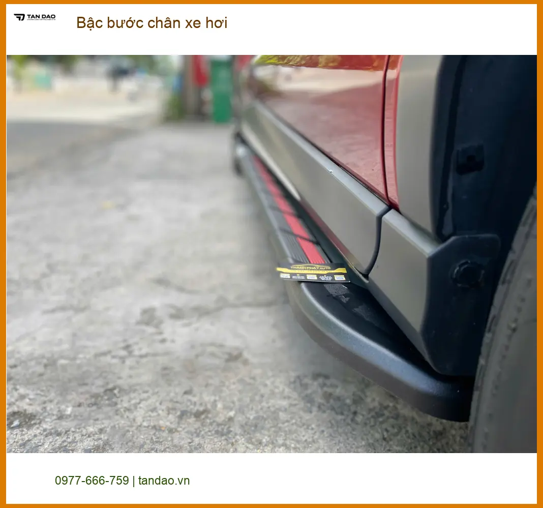 Chị Lan Anh gắn bậc bước chân xe hơi Kia Sorento tại Hóc Môn cho trẻ nhỏ. ảnh thực tế 3