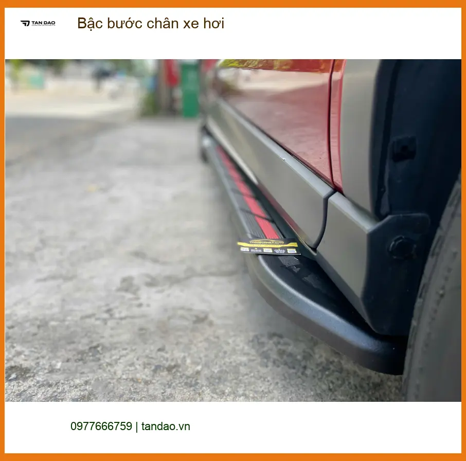 Anh Kiệt lắp bậc bước chân Honda CRV để lên xuống xe dễ dàng hơn ở Quận 11