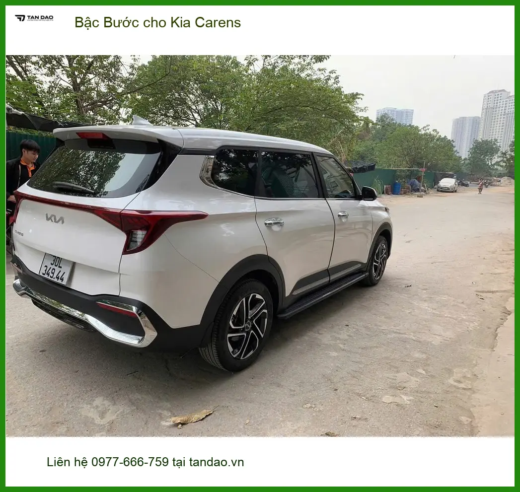 Anh Dũng lắp Bậc Bước cho Kia Carens tại Quận 7 cho bé nhà dễ dàng lên xuống xe ảnh thực tế 3