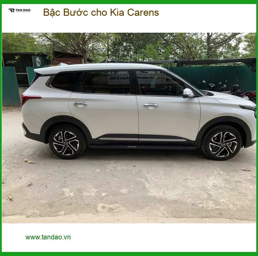 Anh Tấn lắp Bậc Bước cho Kia Carens tại Quận 4 để gia đình tiện lên xuống ảnh thực tế 4