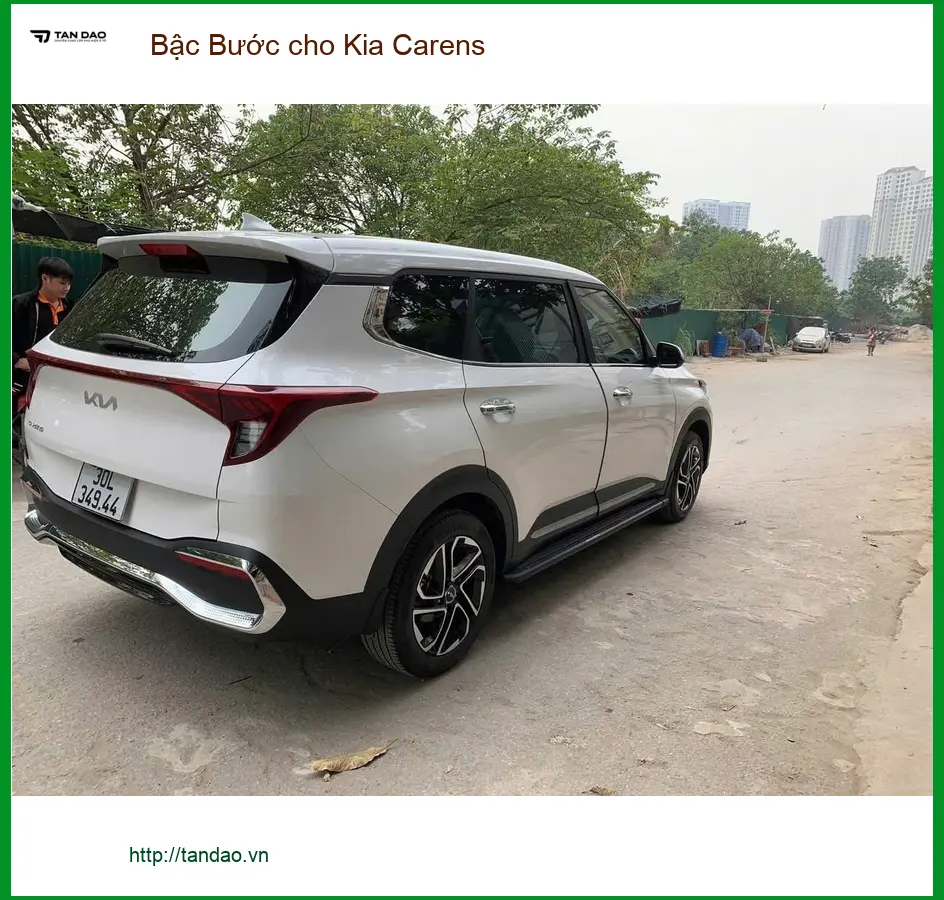 Anh Tấn lắp Bậc Bước cho Kia Carens tại Quận 4 để gia đình tiện lên xuống ảnh thực tế 5