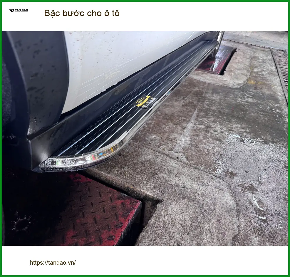 Chú Đông gắn bậc bước cho Mitsubishi Xpander tại Phú Nhuận ảnh thực tế 2
