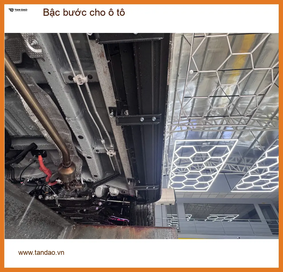 Chú Đông gắn bậc bước cho Mitsubishi Xpander tại Phú Nhuận ảnh thực tế 4