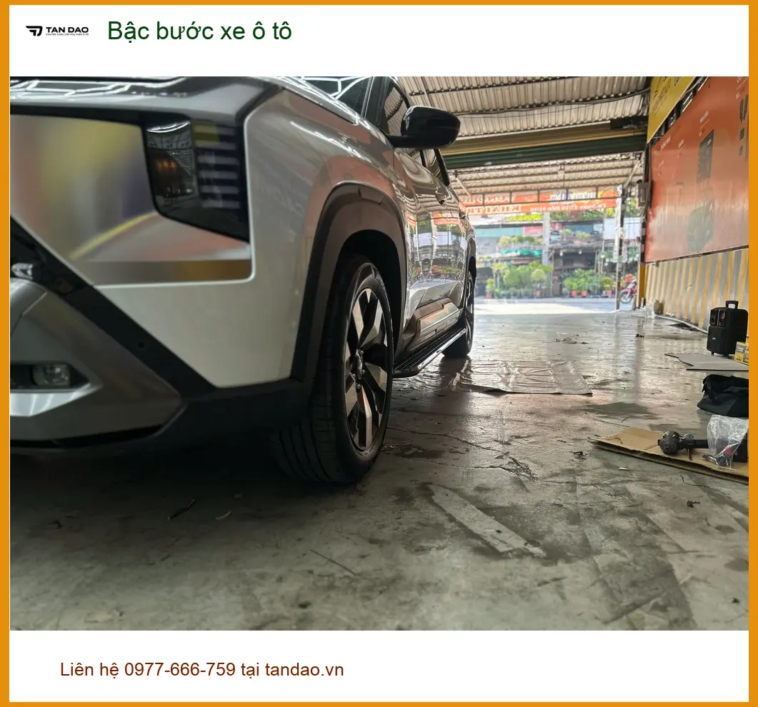 Chú Tấn lắp bậc bước xe ô tô Honda CRV tại Quận 4 cho gia đình dễ di chuyển