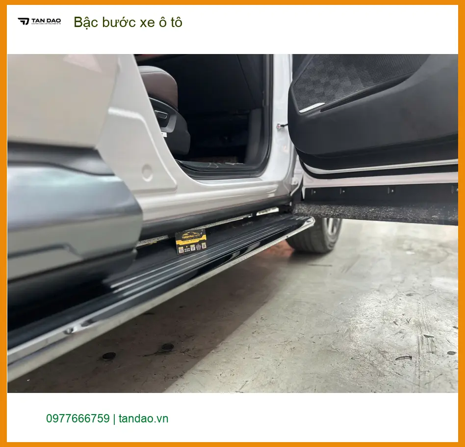 Chú Tấn lắp bậc bước xe ô tô Honda CRV tại Quận 4 cho gia đình dễ di chuyển ảnh thực tế 2