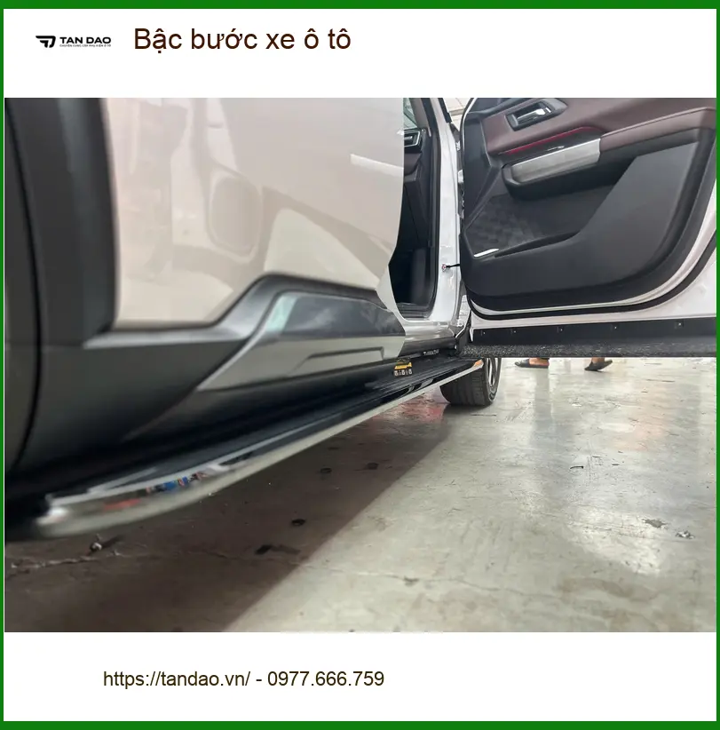 Cô Lan Anh lắp bậc bước xe Hyundai Santa Fe chính hãng tại Quận 8 ảnh thực tế 2