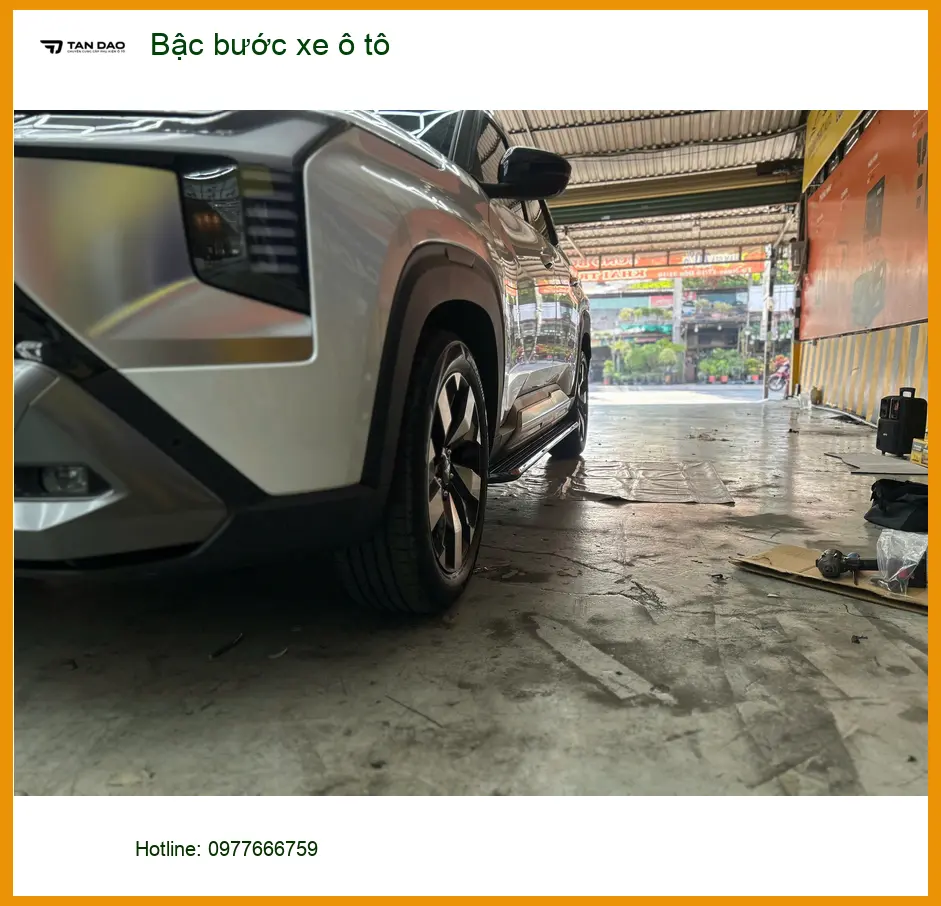 Cô Lan Anh lắp bậc bước xe Hyundai Santa Fe chính hãng tại Quận 8 ảnh thực tế 4