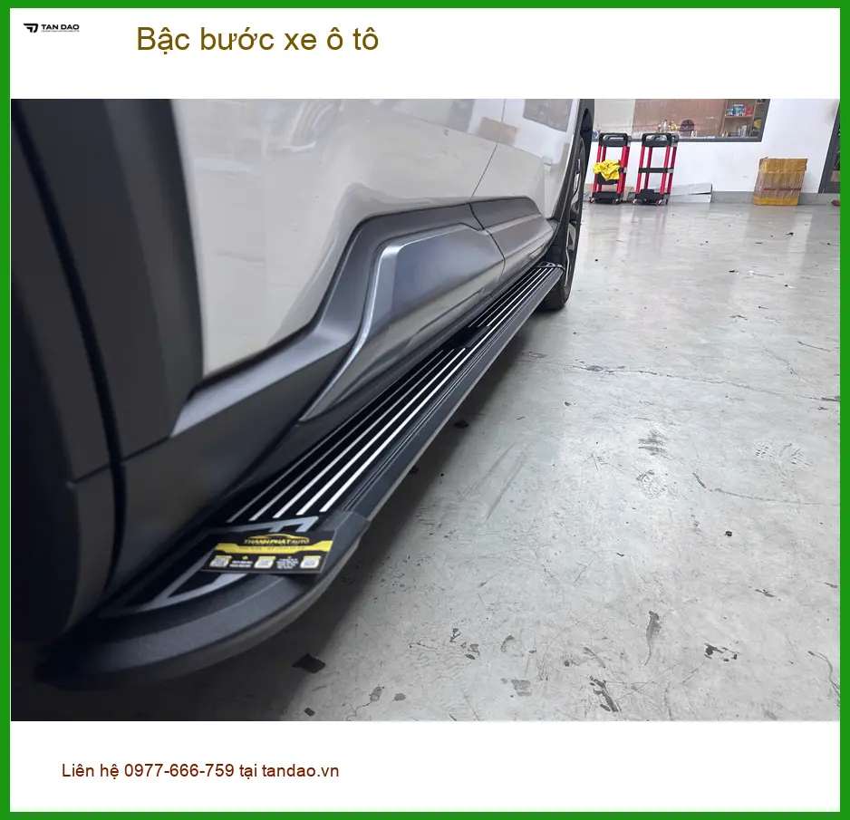 Chị Thảo lắp bậc bước xe Hyundai SantaFe tại Quận 2 cho bé dễ lên xuống. ảnh thực tế 5