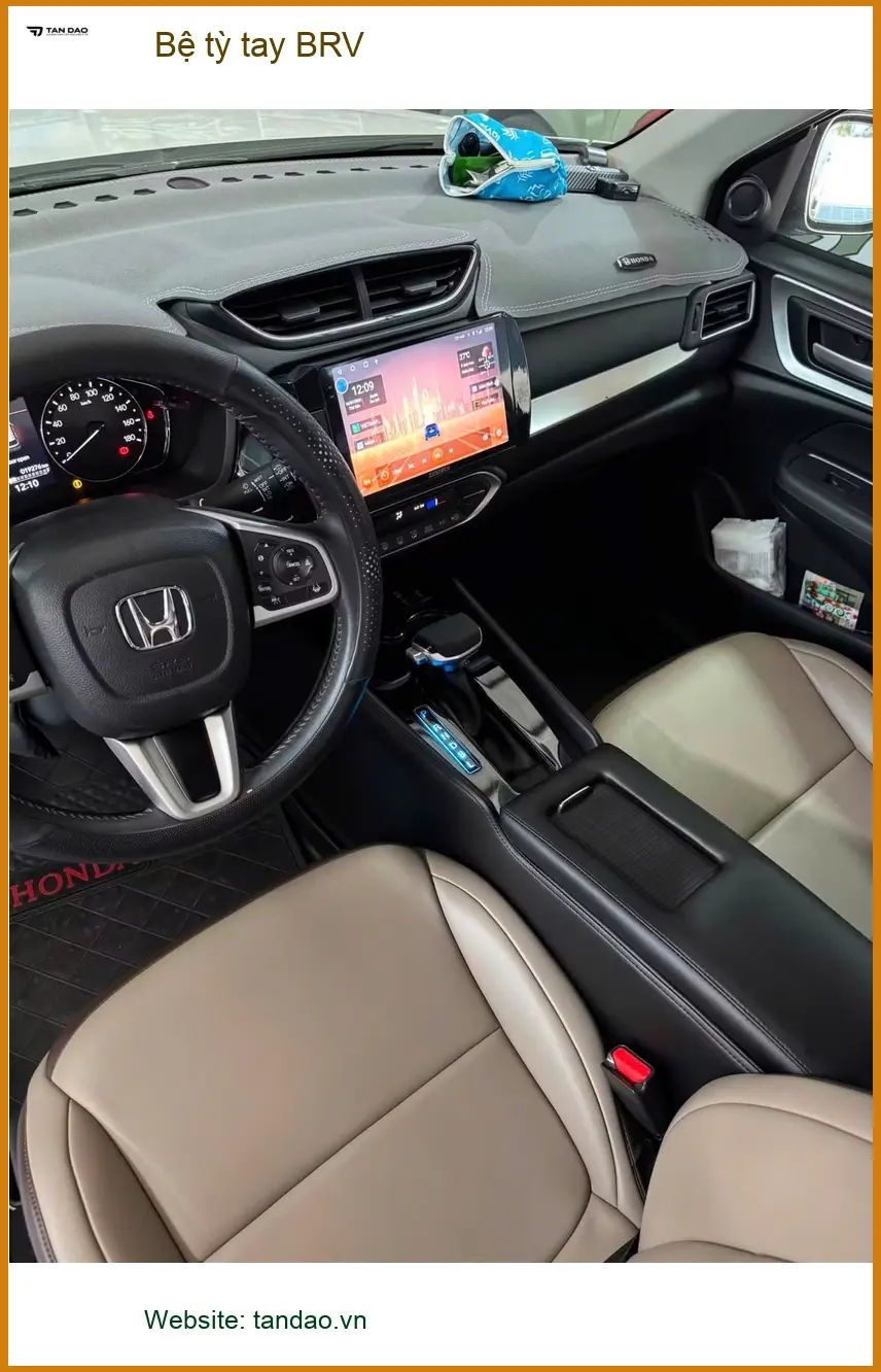 Chị Mai lắp bệ tỳ tay BRV cho Honda BRV tại Quận 7 để tăng tiện nghi cho xe. ảnh thực tế 5