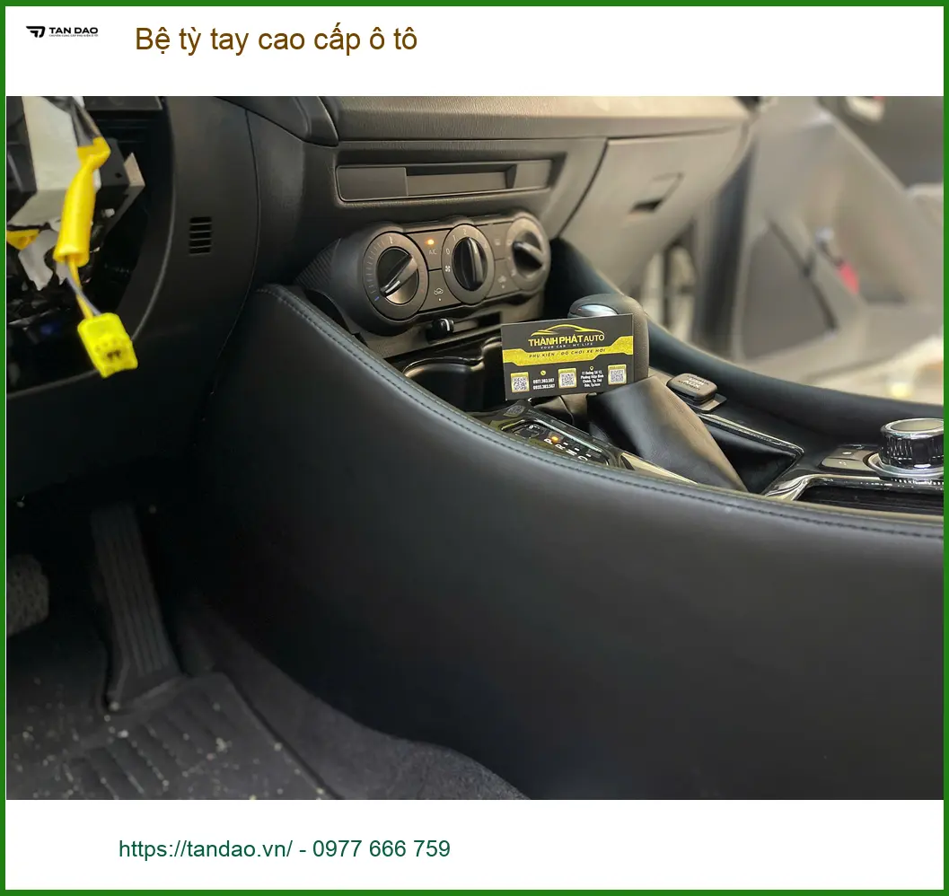 Chị Thanh Hương lắp bệ tỳ tay cao cấp cho Hyundai Accent ở Quận 2