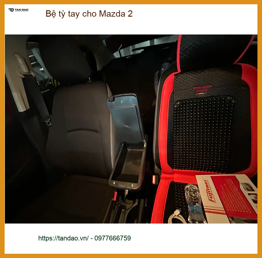Anh Kiên lắp bệ tỳ tay cho Mazda 2 ở Hóc Môn giúp lái xe đường dài đỡ mỏi ảnh thực tế 2