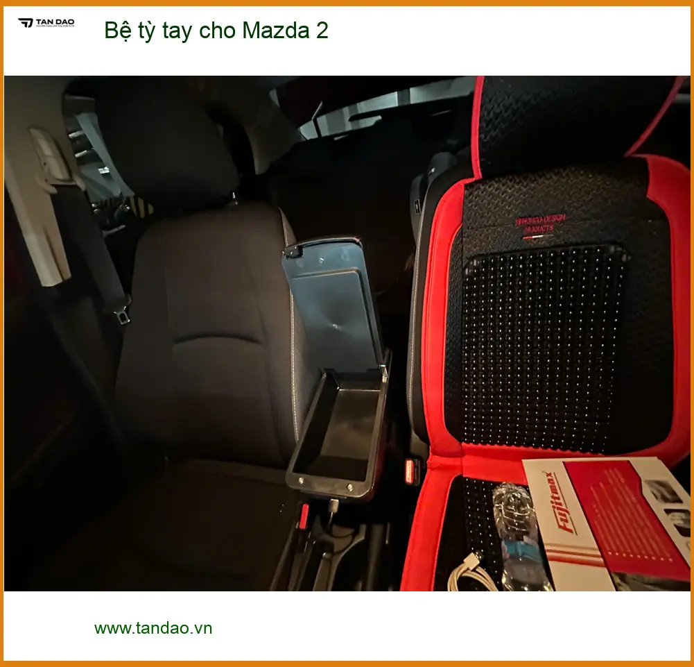 Anh Đạt lắp bệ tỳ tay cho Mazda 2 tại Quận Thủ Đức để hành trình dài không còn mỏi tay