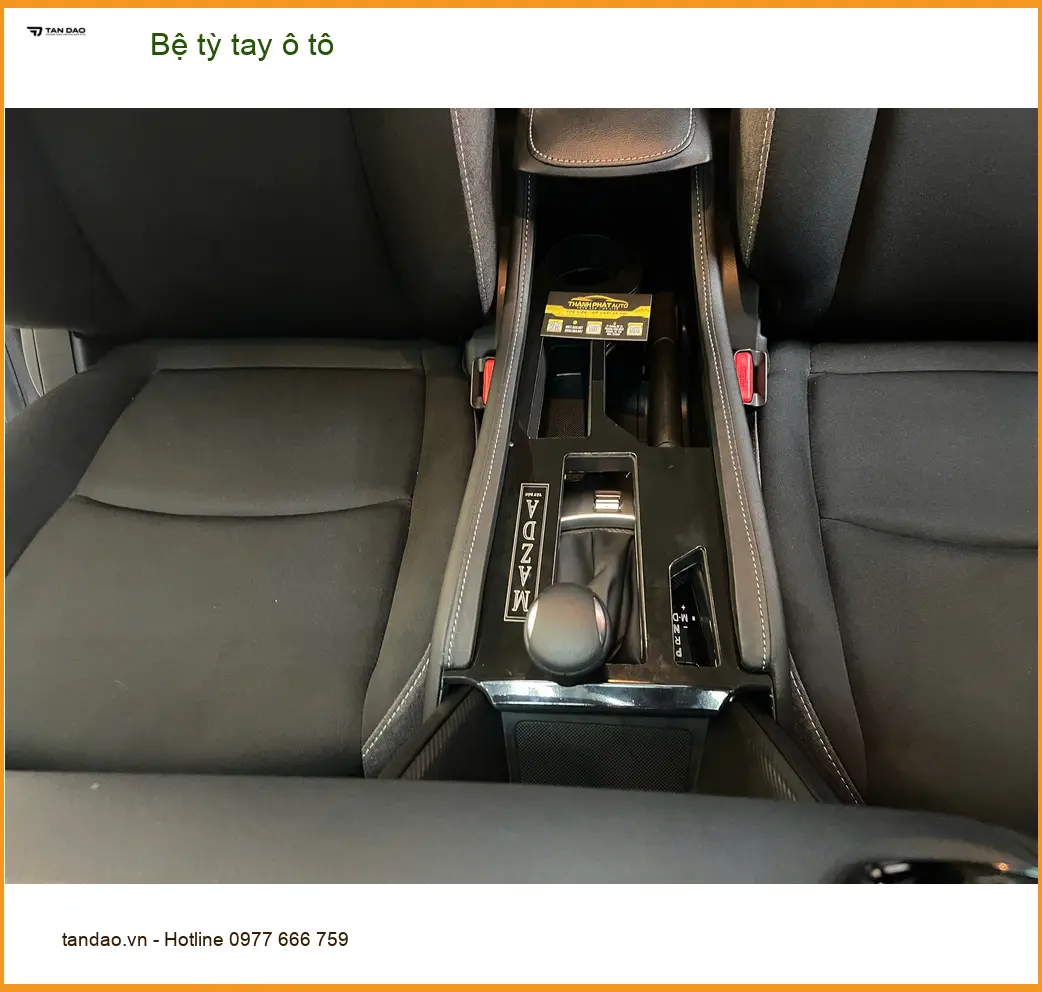 Chị Thảo lắp bệ tỳ tay ô tô cho Kia Carnival tại Quận 9 để lái xe đỡ mỏi